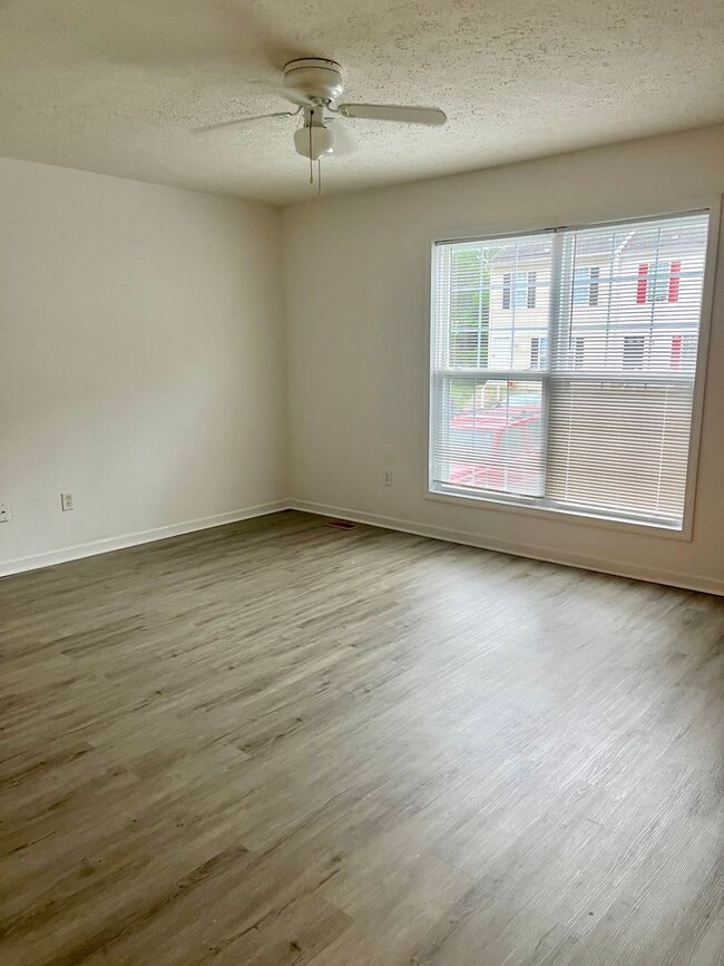 Photo - Townhouse in King George