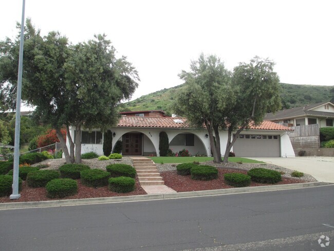 Building Photo - Beautiful Southside Home with Views!