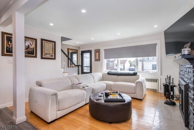 Photo - 23 Lois Ave