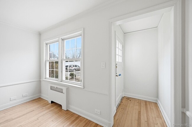 Photo - 61 Davis Ave Unidad E