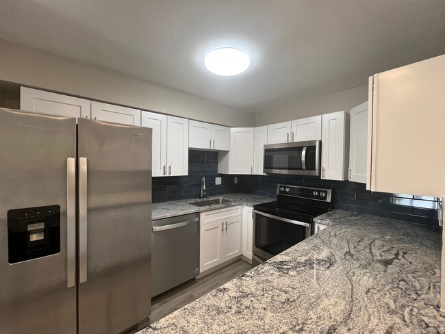 Spacious 2-Bed, 2-Bath Condo in Desirable ... - Spacious 2-Bed, 2-Bath Condo in Desirable ... Unidad 205