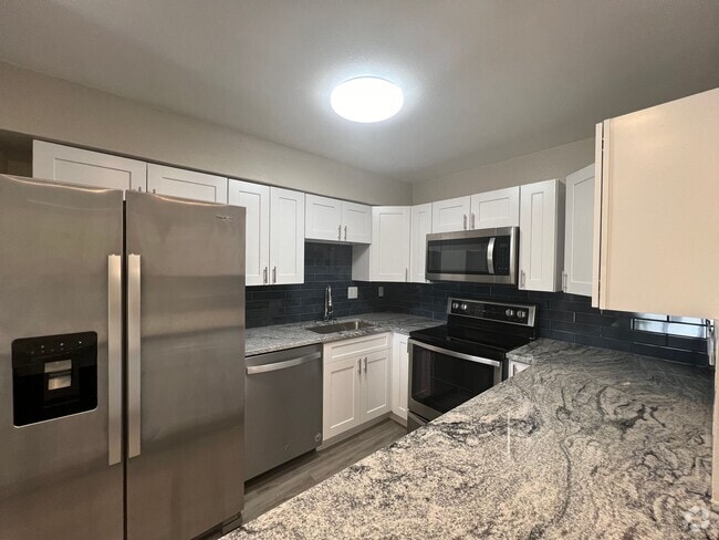 Building Photo - Spacious 2-Bed, 2-Bath Condo in Desirable ... Unit 205