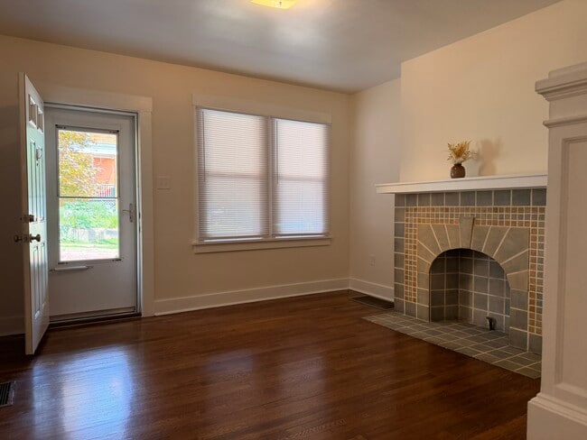 Photo - 607 1/2 Klemont Ave Unit 607 1/2 Klemont Ave