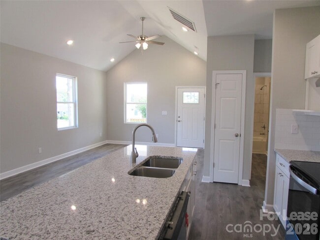 Photo - 1324 Reid St