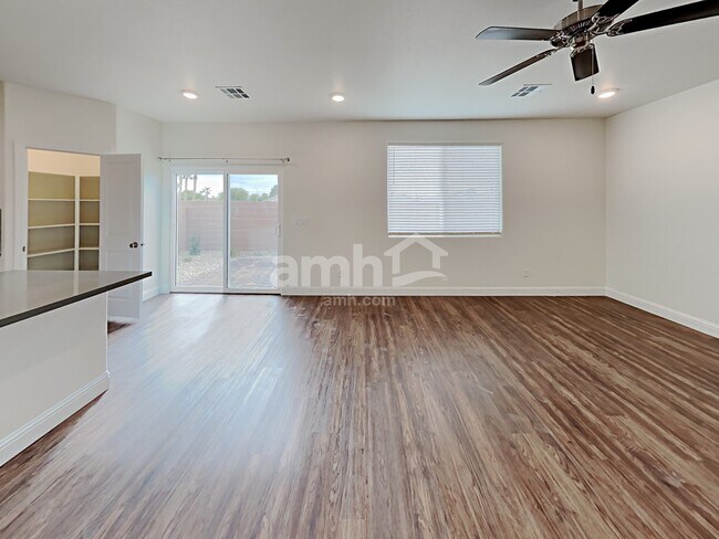 Photo - 707 Terrain Star Ave