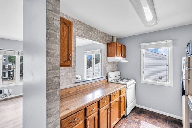 1595 E 2nd St Unit 3