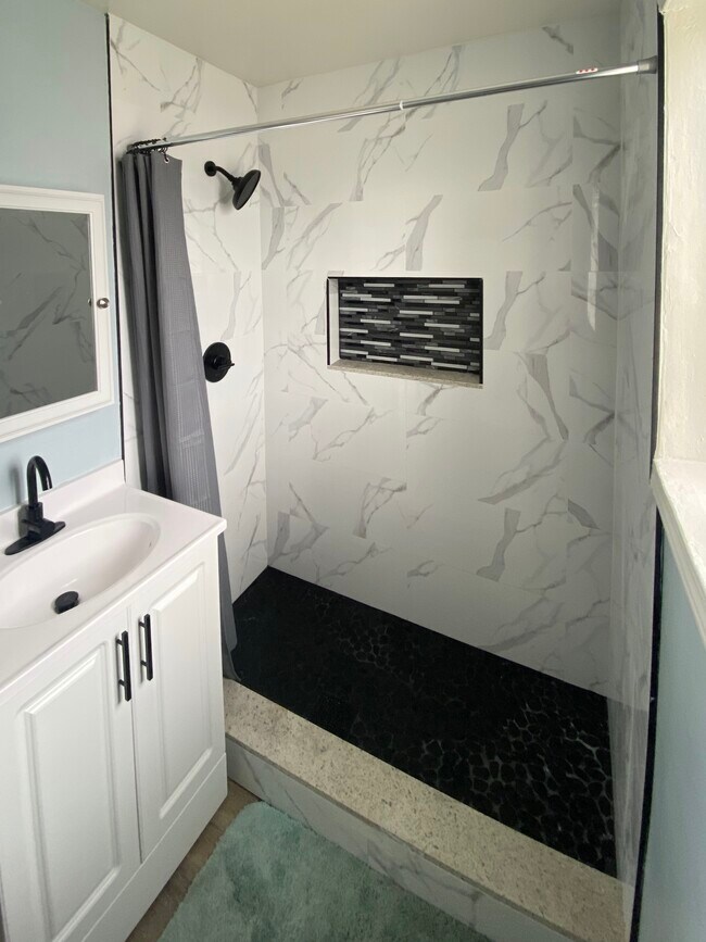 Photo - 1647 W 12th Pl Unit 4