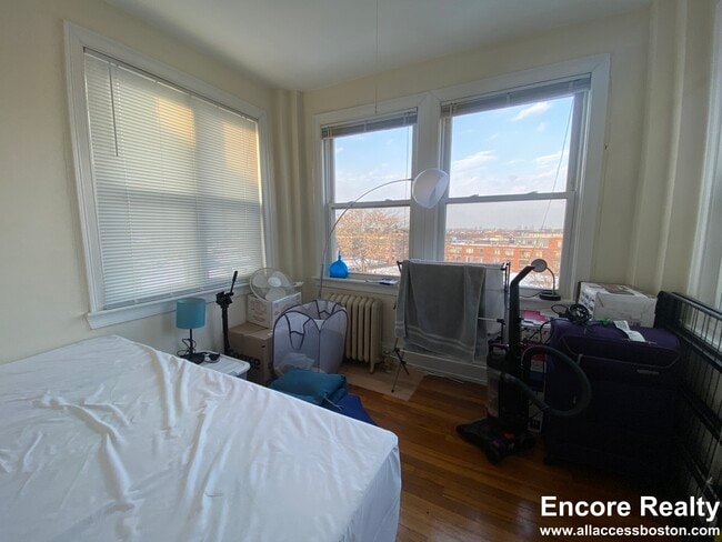 Photo - 213 Kelton St