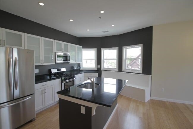 Building Photo - 17 Ashley St Unit 1