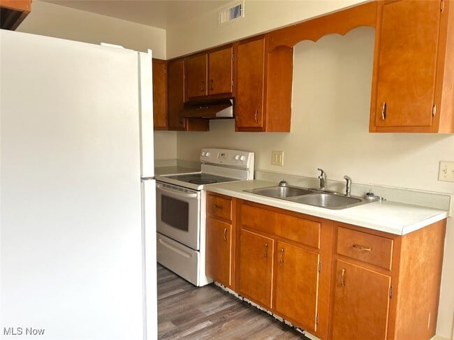 Photo - 20 E 36th St