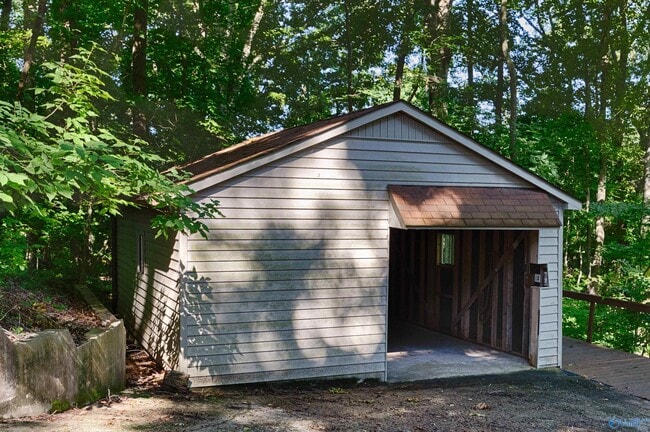 Photo - 286 Springhill Rd NW