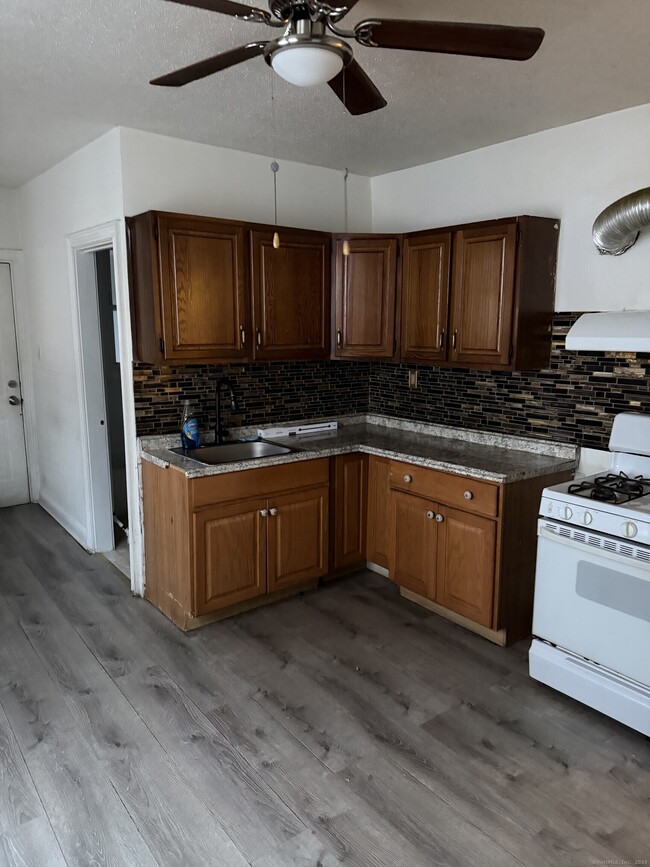 Photo - 1928 Broad St