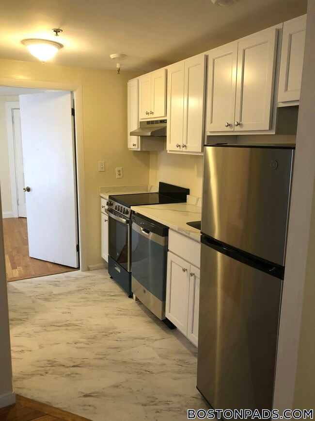Building Photo - 106 Queensberry St Rental