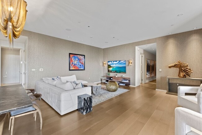 Photo - Park Lane 5305 - 3BR w/Swimming Pool and Yard! Unit 5305