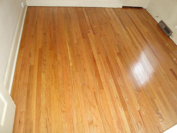 Piso de madera noble - 2407 Grove Ave Unidad West Bedroom