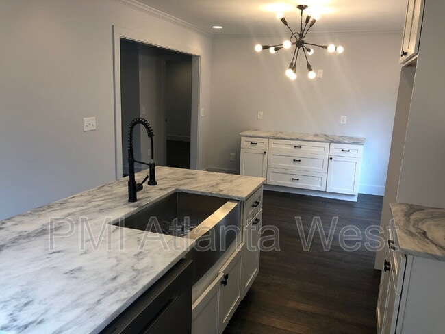 Building Photo - 874 Rochelle Dr SW Rental