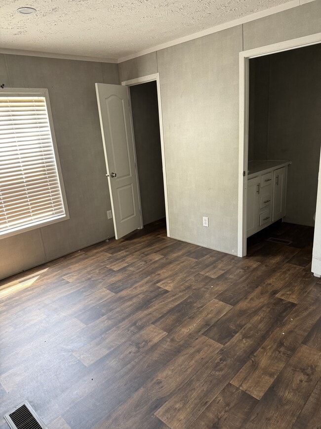 Photo - 4455 Middle St