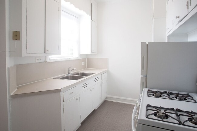 Photo - 5325 S. Hyde Park Boulevard
