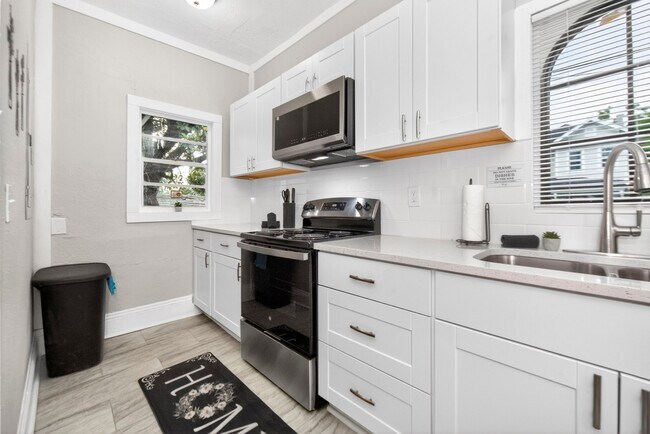 Photo - 2724 Hubbard St