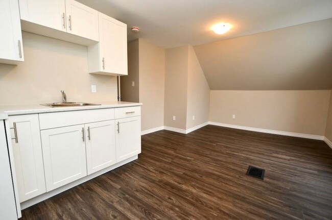 Photo - 310 Mason Ave Unit B