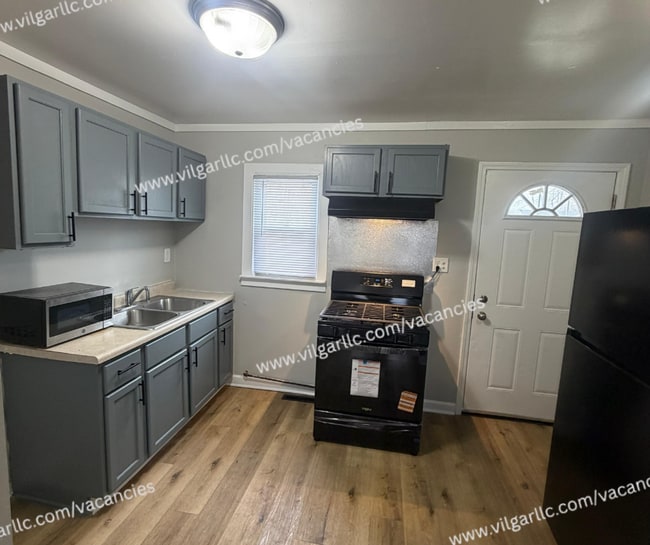 Building Photo - Newly Renovated 2-Bedroom • 1-Bathroom Home