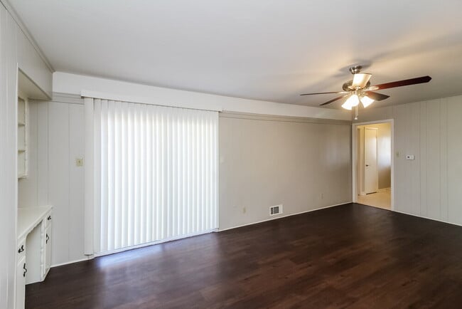 Photo - 107 W Rio Grande St