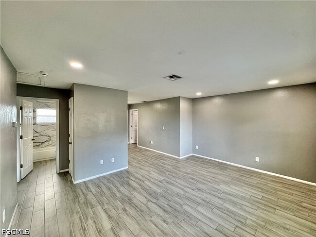 Photo - 142 Harry Ave S