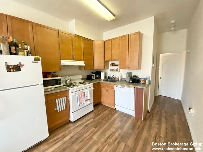 Building Photo - 89 Hammond St Unit 3 Rental