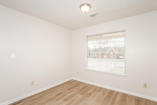 Photo - 5530 Oak Branch Cir N