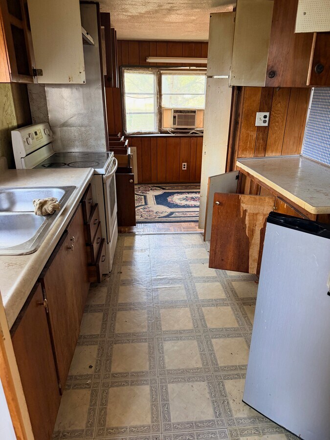 Photo - 301 Crist St