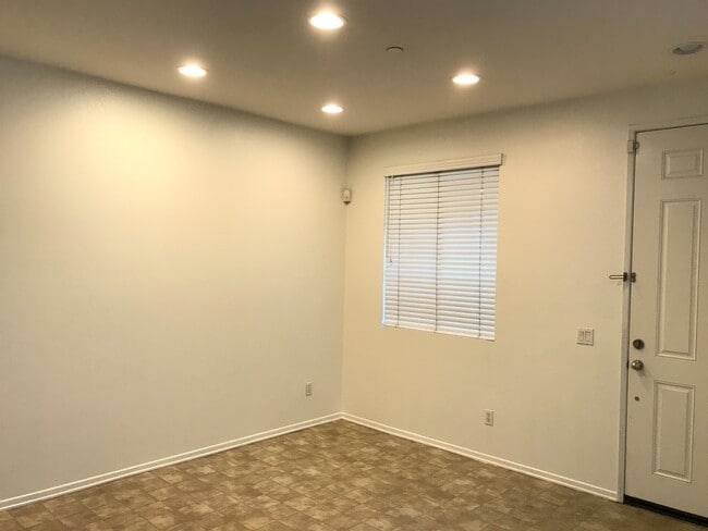 Photo - Beautiful 2 Bedrooms,  2.5 Bath Townhome with 2 Car Attached Garage in Ontario