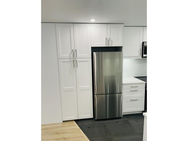 Bsmt Suite-17291 1 AVENUE