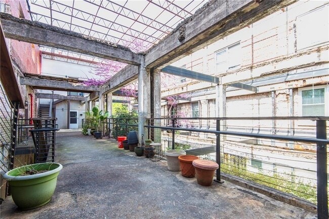 Photo - 244 Peters St SW Unit 10