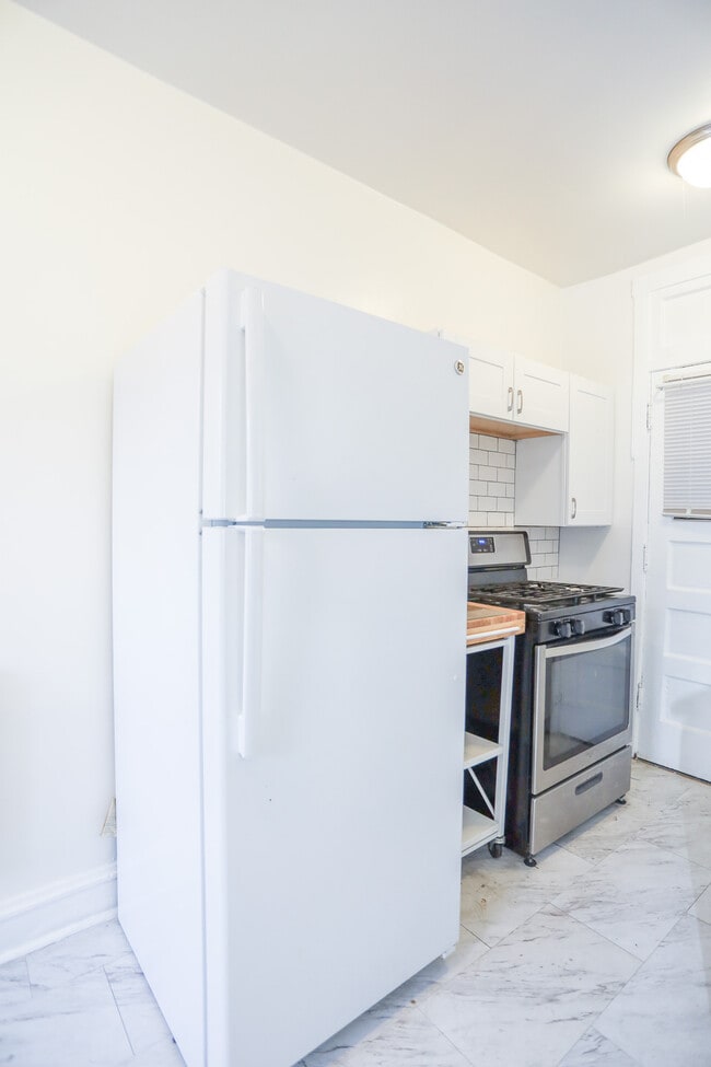 Building Photo - 5051 N Glenwood Ave Unit #2H