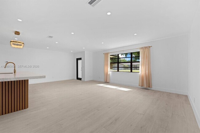 Photo - 401 SW 63rd Terrace