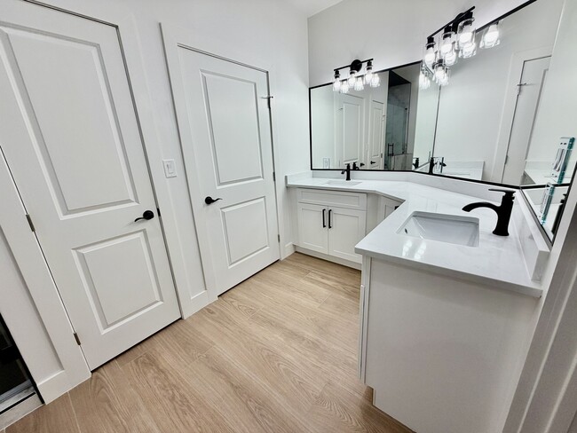 Building Photo - 16106 Archway Dr