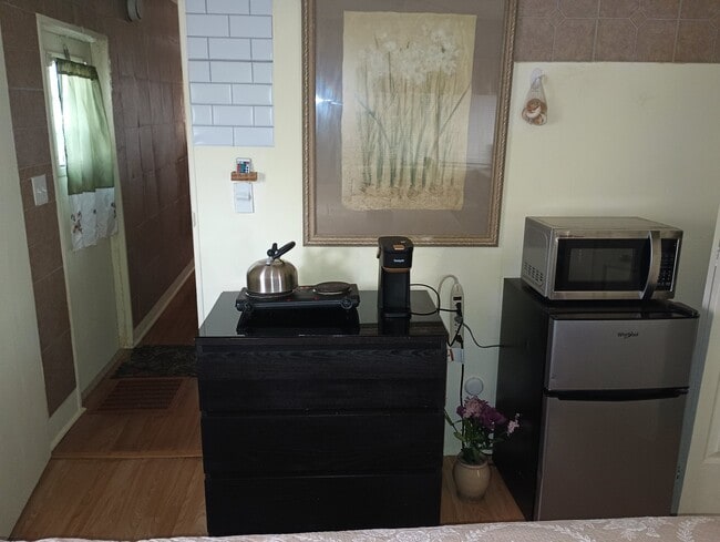 Photo - 300 NW 50th St