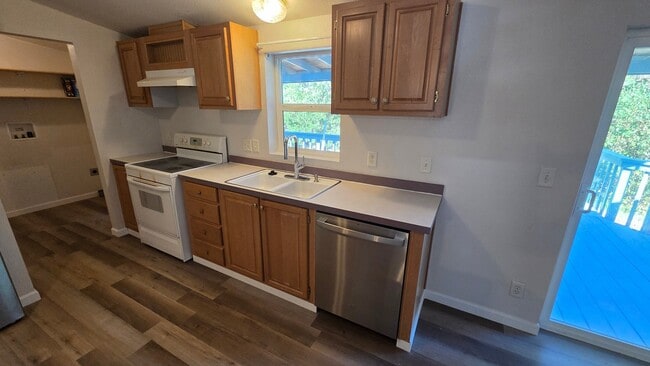 Photo - 178 Moonbeam Ln