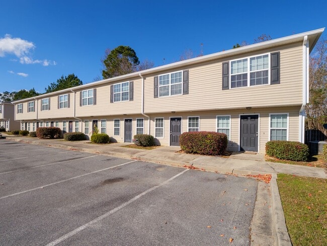Building Photo - 2BD/2.5 bath Townhome in Valdosta, Ga!