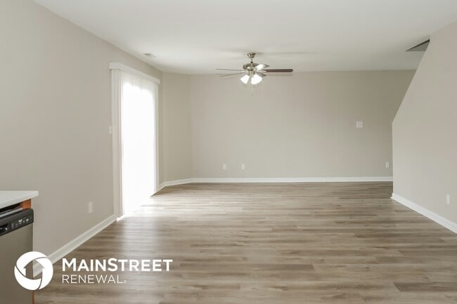 Photo - 213 Farmington Dr