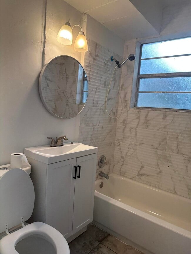 Photo - 608 5th St Unit 2