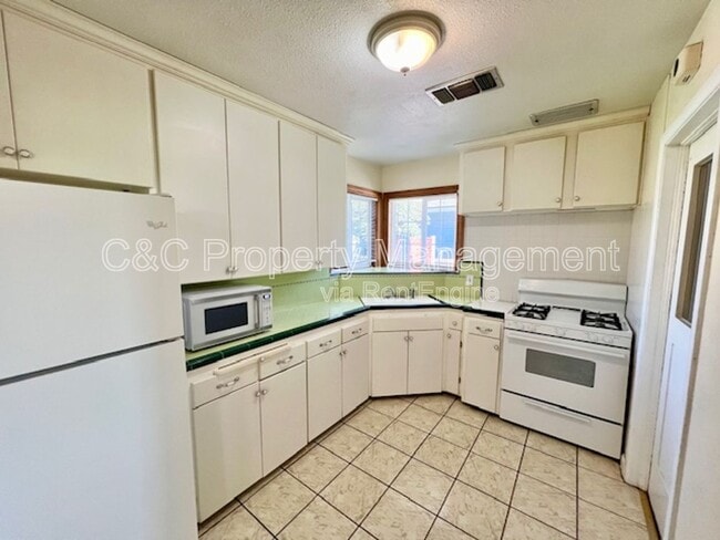 1720 Cherry Ave