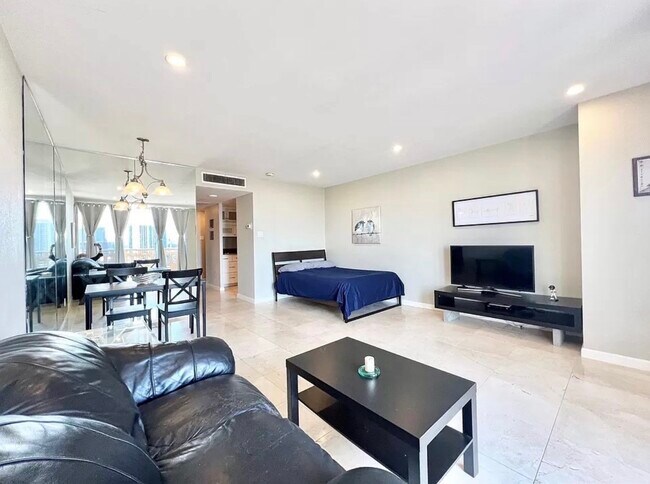 Photo - 2016 Main St Unidad 1708