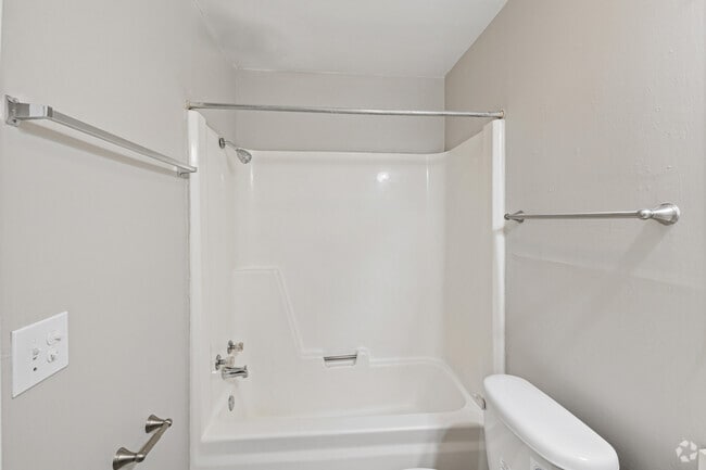 Sloan 1BR, 1BA - 550SF - Bathroom