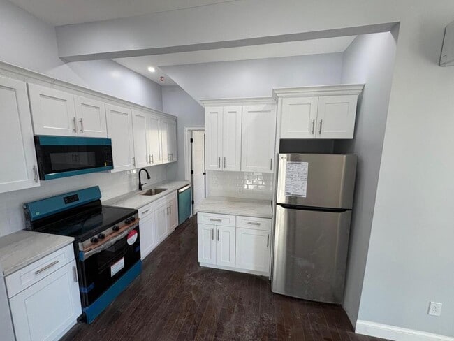 Photo - 202 Carlisle St