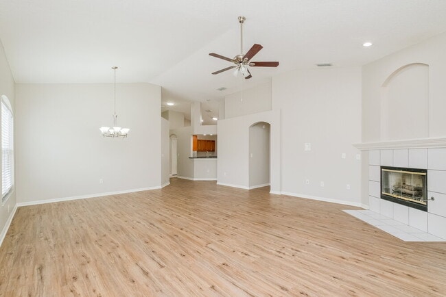 Photo - 1046 Crimson Clover Ln