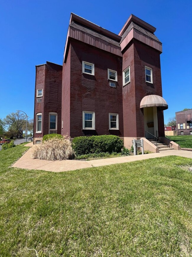 6827 Michigan Ave - 6827 Michigan Ave Apartment Unit # 8