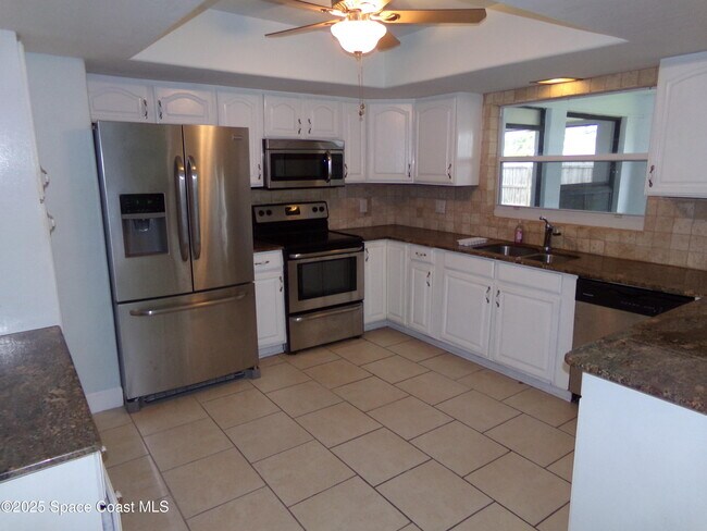 Photo - 1131 Glenham Dr NE