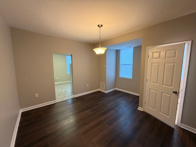Photo - 4924 Chalgrove Ave