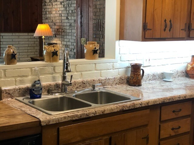 Photo - 1458 Crittenden Rd